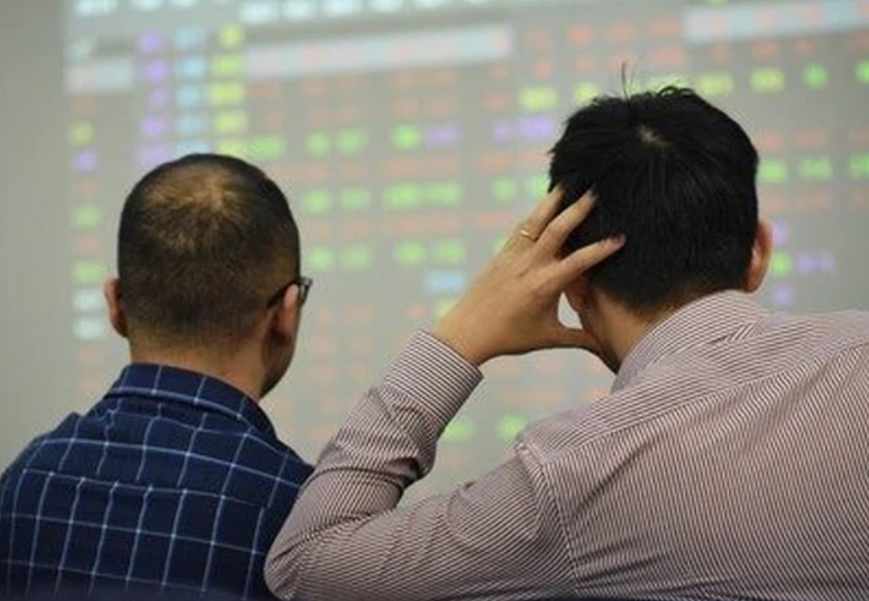 Muốn giữ cổ phiếu dài hạn, nhà đầu tư phải đóng thuế trước cả khi có lãi?