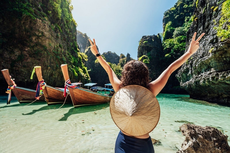 Trong khi du lịch Thái Lan hụt hơi, Việt Nam tăng trưởng hơn 20% sắp lập kỷ lục doanh thu 1 triệu tỷ