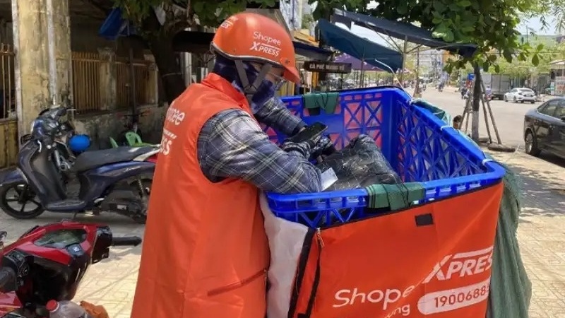 Mỗi shipper giao tới 300 đơn/ngày: Người Việt chi hơn 200.000 tỷ đồng mua hàng online