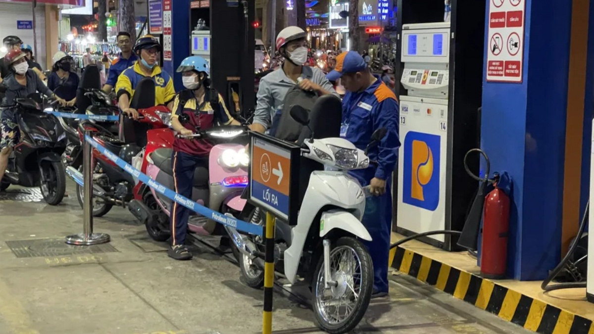 Từ 1/1/2026, lái xe chỉ được mua xăng E10: Khai tử xăng A95, E5