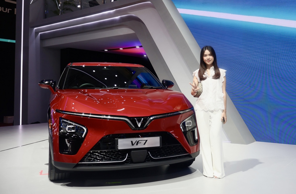 Vừa ra mắt tại Indonesia, người bản địa không ngần ngại đánh giá thẳng VinFast VF 7 về thiết kế cùng khả năng vận hành ở mọi cung đường