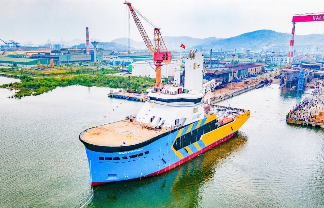 Doanh nghiệp Việt Nam vừa bàn giao siêu tàu dài 88m, có tính năng phục vụ dàn điện gió lớn nhất thế giới