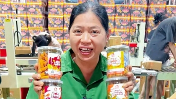 Ăn Cùng Bà Tuyết thu 131 tỷ sau nửa năm bán chân gà, nem nướng