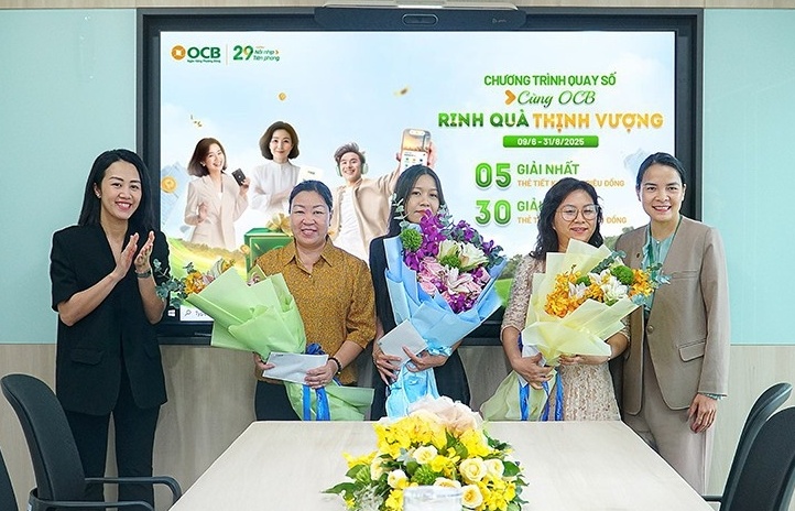 Những khách hàng may mắn đầu tiên nhận giải thưởng từ OCB