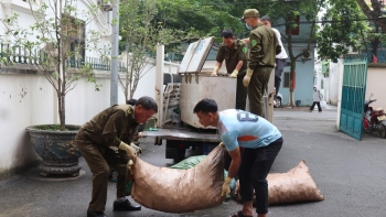 Phát hiện lượng lớn mỡ lợn bẩn trong cơ sở chế biến chui ở Phú Thọ