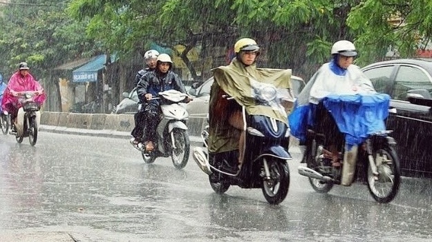Hành động nhiều người đi xe máy tưởng ‘vô thưởng vô phạt’ nhưng rất nguy hiểm, sẽ bị phạt lên tới 14 triệu đồng và trừ 10 điểm GPLX