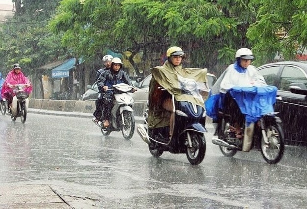 Hành động nhiều người đi xe máy tưởng ‘vô thưởng vô phạt’ nhưng rất nguy hiểm, sẽ bị phạt lên tới 14 triệu đồng và trừ 10 điểm GPLX