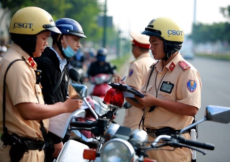 Hành động nhiều người đi xe máy tưởng ‘vô thưởng vô phạt’ nhưng rất nguy hiểm, sẽ bị phạt lên tới 14 triệu đồng và trừ 10 điểm GPLX