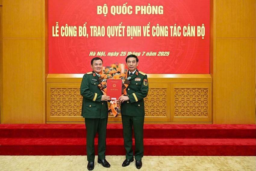 Chủ tịch Tào Đức Thắng trở thành người thứ hai tại Viettel được phong quân hàm Trung tướng