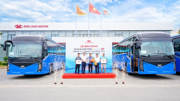 Hãng xe Việt Kim Long Motor bàn giao lô xe thứ tư cho đối tác lớn tại Hải Phòng