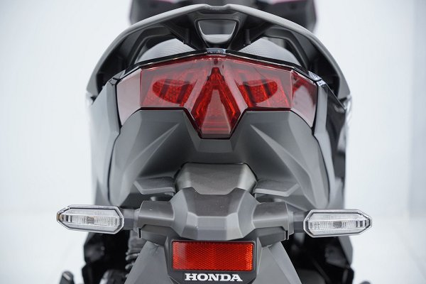 Mẫu xe ga thể thao 'độc lạ' của Honda vừa về Việt Nam: Màu mới cuốn hút, giá bao nhiêu?