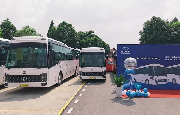 THACO AUTO vừa bàn giao lô xe khách thế hệ mới cho DHP Group