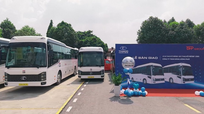 THACO AUTO vừa bàn giao lô xe khách thế hệ mới cho DHP Group