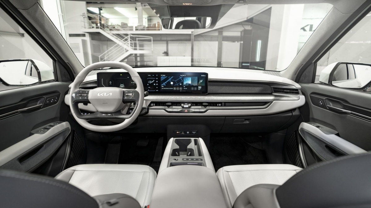 Kia Sorento vẫn 'lỡ hẹn' nâng cấp ở Việt Nam, nhưng khách không phải lo xe 'lỗi mốt' vì lý do 'khó đỡ' này