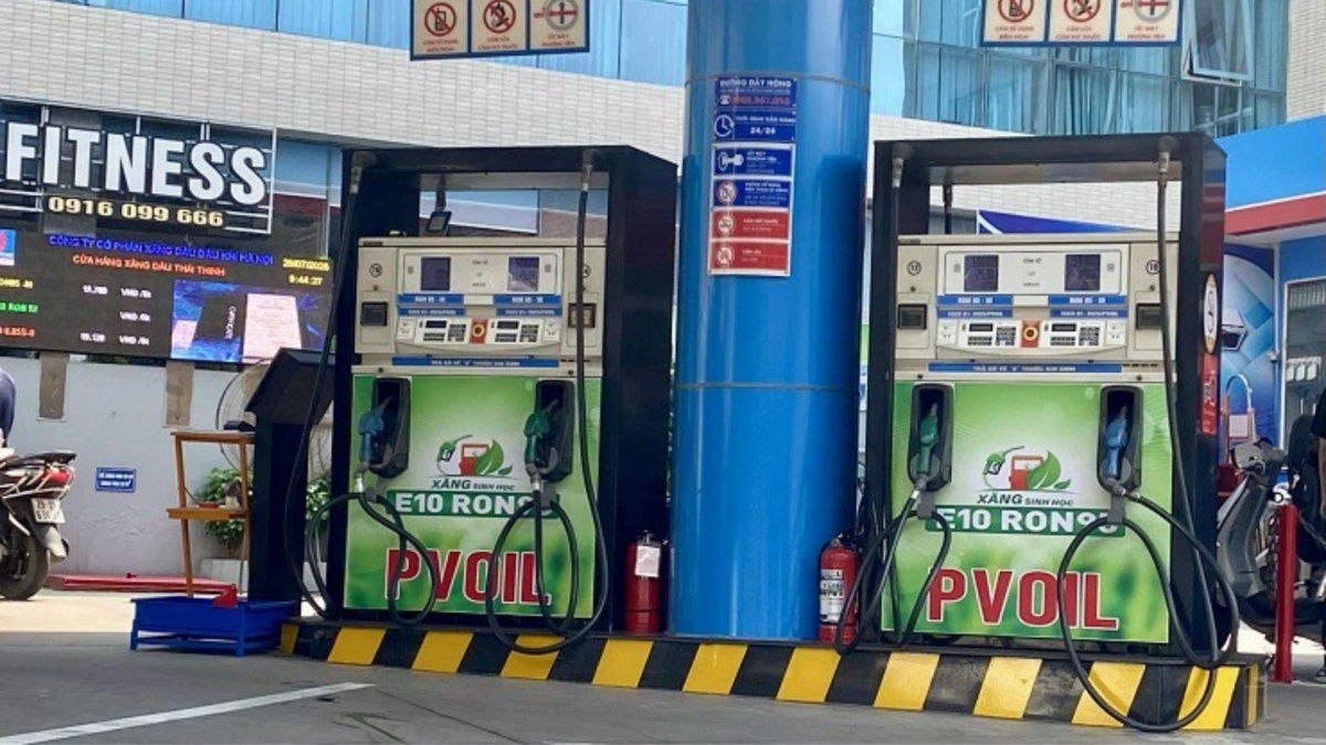 Các cửa hàng xăng dầu ở Hà Nội đang khẩn trương hoàn tất nâng cấp hạ tầng, sẵn sàng bán xăng E10 từ ngày 1/8.
