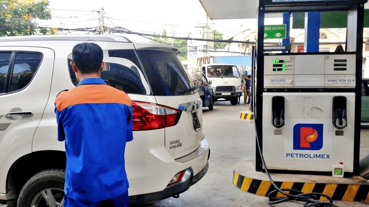 Từ 1/8, sẽ thí điểm bán loại xăng mới ở TP. HCM: Giá rẻ hơn RON 95, thân thiện hơn với môi trường, khách hàng lại có phản ứng