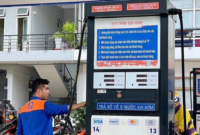 Từ 1/8, sẽ thí điểm bán loại xăng mới ở TP. HCM: Giá rẻ hơn RON 95, thân thiện hơn với môi trường, khách hàng lại có phản ứng