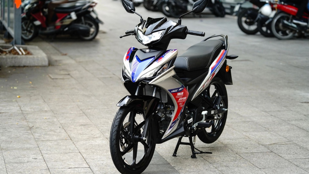 Yamaha 135LC Fi Red Racer nhập khẩu từ Malaysia xuất hiện đầu tiên tại Việt Nam: Mẫu xe hấp dẫn cho tín đồ xe côn tay và xe đua