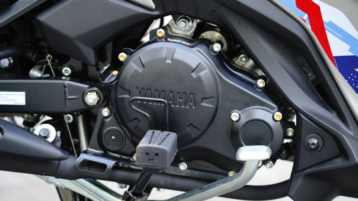 Yamaha 135LC Fi Red Racer nhập khẩu từ Malaysia xuất hiện đầu tiên tại Việt Nam: Mẫu xe hấp dẫn cho tín đồ xe côn tay và xe đua