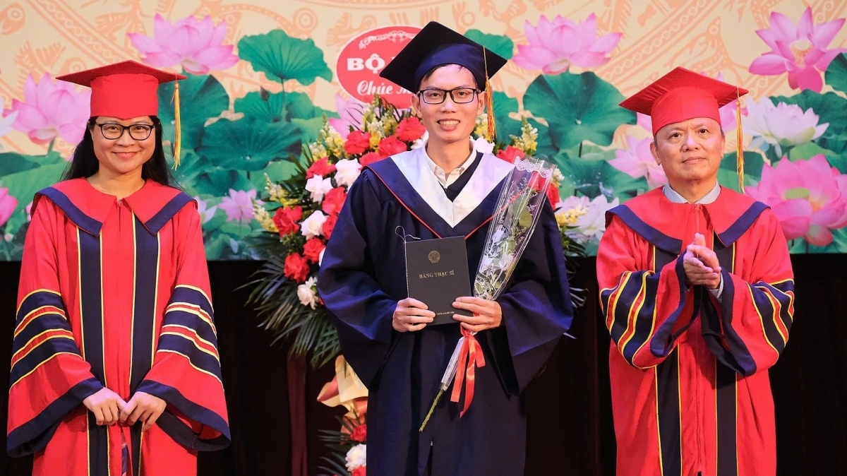 Nam sinh Phú Thọ từng bị bố mẹ lo lắng, nay vượt qua hết để tốt nghiệp thủ khoa Bác sĩ nội trú, quyết theo đuổi lĩnh vực khó