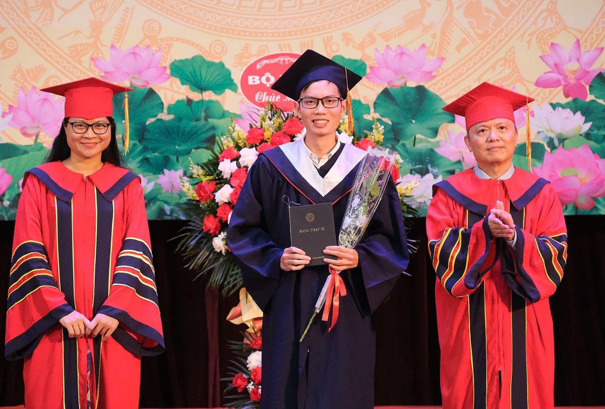 Nam sinh Phú Thọ từng bị bố mẹ lo lắng, nay vượt qua hết để tốt nghiệp thủ khoa Bác sĩ nội trú, quyết theo đuổi lĩnh vực khó