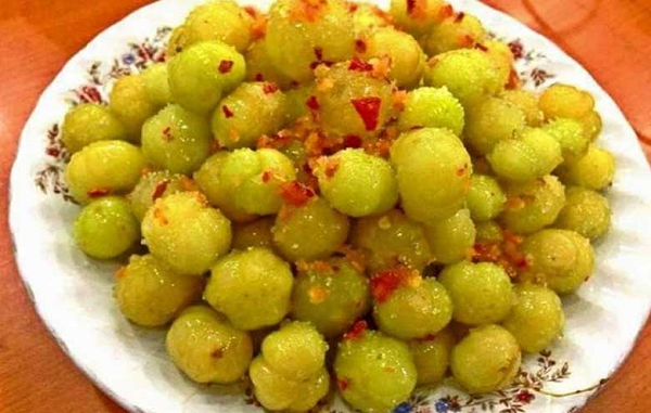 Loại quả mọc dại xưa chín rụng đầy, cho không ai lấy, giờ thành đặc sản 'cháy hàng' giá 120.000 đồng/kg