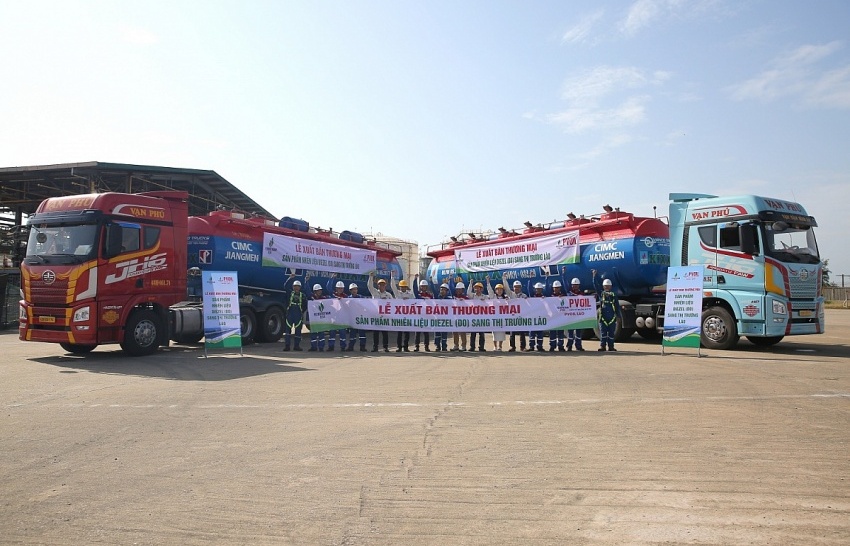 Doanh nghiệp xăng dầu quy mô 3,2 tỷ USD của Việt Nam lần đầu xuất bán lô hàng đặc biệt sang Lào