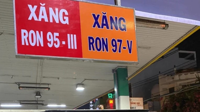 Xe sang, phân khối lớn tại TPHCM vẫn có thể đổ xăng 'xịn', giá chỉ 21.540 đồng/lít