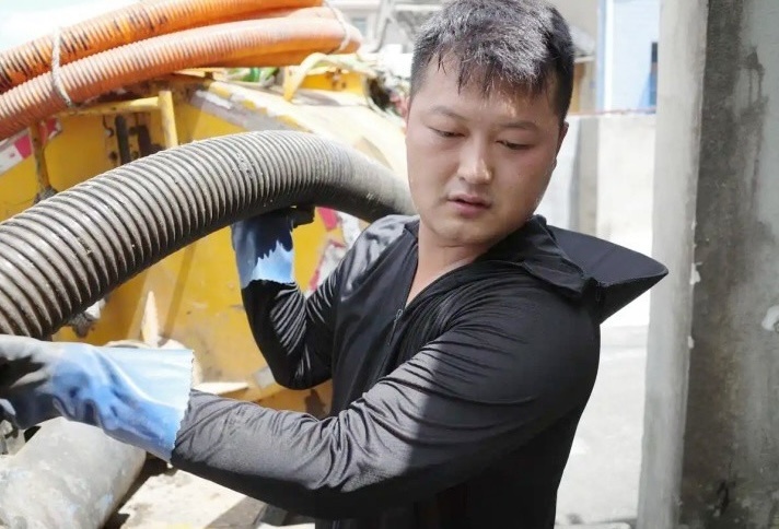 Tốt nghiệp đại học, chàng trai sinh năm 1997 lại rẽ ngang, theo nghề bị nói ‘bốc mùi’: Kiếm hàng chục triệu/tháng, ‘tậu’ luôn Mercedes để đi chơi