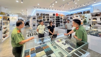 Hà Nội: Phát hiện hàng nghìn sản phẩm giả thương hiệu lớn với giá trị gần 5 tỷ đồng tại khu đô thị Mỹ Đình