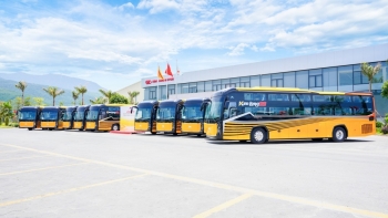 Hãng xe Việt Kim Long Motor tiếp tục bàn giao lô xe bus thứ tư cho doanh nghiệp vận tải miền Nam