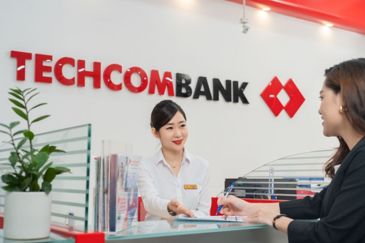 Cổ phiếu Techcombank tăng trần, thanh khoản kỷ lục sau tin mới từ TCBS