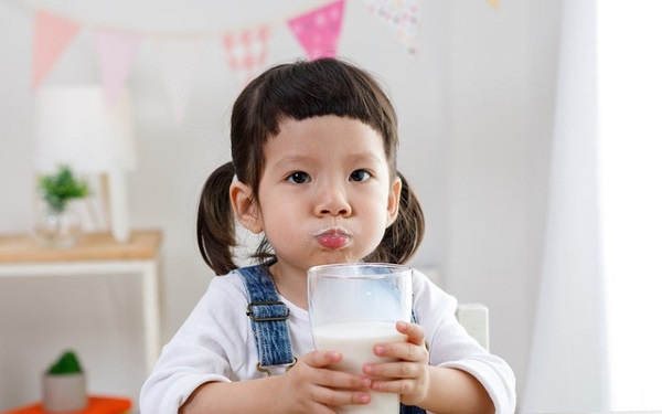 Chuyên gia: Cần rạch ròi quy chuẩn sữa, không thể gian lận với người tiêu dùng, nhất là trẻ nhỏ