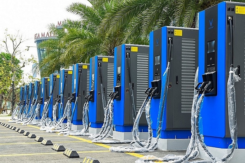 Việt Nam sắp có quy chuẩn trụ sạc xe điện: Cú hích cho mạng lưới 150.000 trạm sạc của tỷ phú Phạm Nhật Vượng