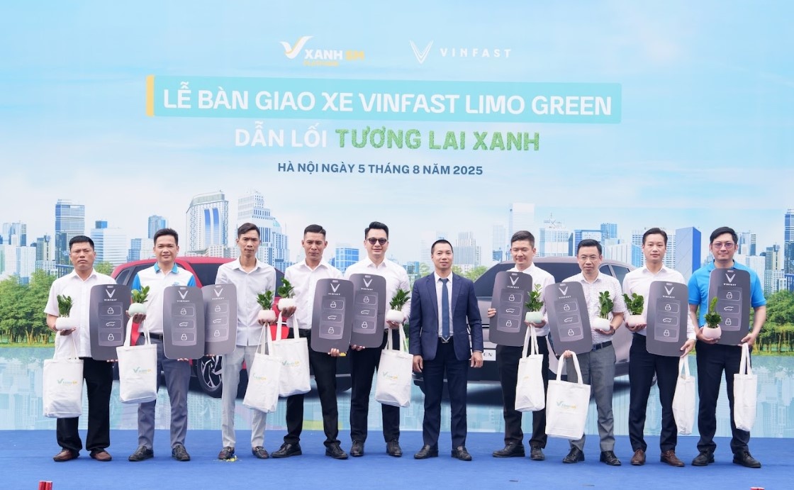 Xác định chuyển đổi xanh là tất yếu, Lado Taxi tiếp tục mua thêm 200 chiếc VinFast Limo Green