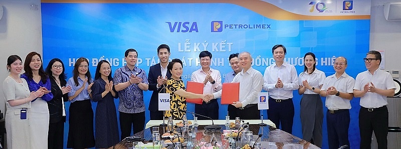 Petrolimex (PLX) bắt tay tập đoàn Mỹ quy mô 659 tỷ USD thúc đẩy chuyển đổi số
