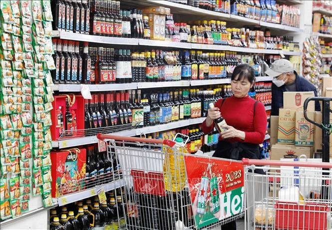 Tiêu dùng nội địa tăng tốc, bán lẻ hàng hóa và dịch vụ sôi động trong 7 tháng