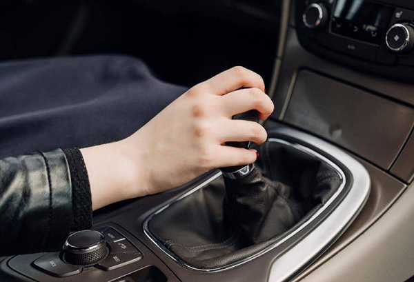 Xe số tự động tiện thật, nhưng nếu không biết 6 điều này thì vừa nguy hiểm vừa hại xe