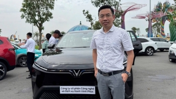 Vừa nhận xe VinFast Limo Green, vị khách sộp từng mua 10.000 chiếc lần đầu tuyên bố về ‘chất xe’ cùng khả năng vận hành