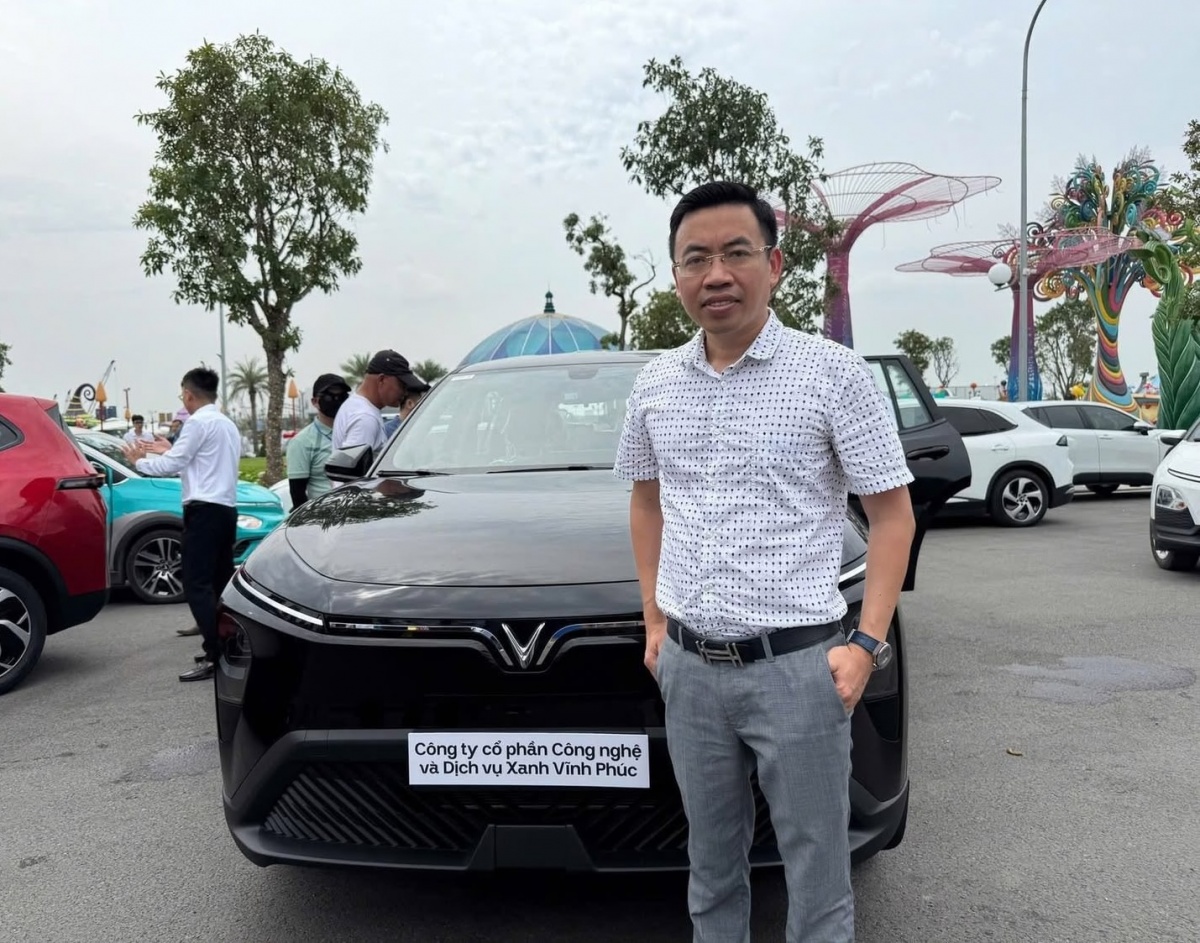 Vừa nhận xe VinFast Limo Green, vị khách sộp từng mua 10.000 chiếc lần đầu tuyên bố về ‘chất xe’ cùng khả năng vận hành
