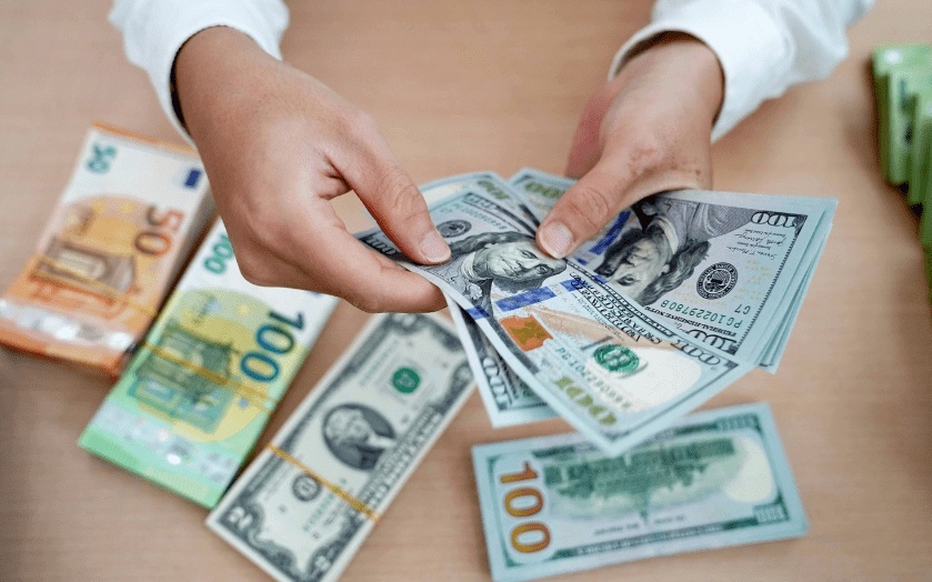Tỷ giá hôm nay 7/8: Ngân hàng đồng loạt giảm giá bán USD và Nhân dân tệ