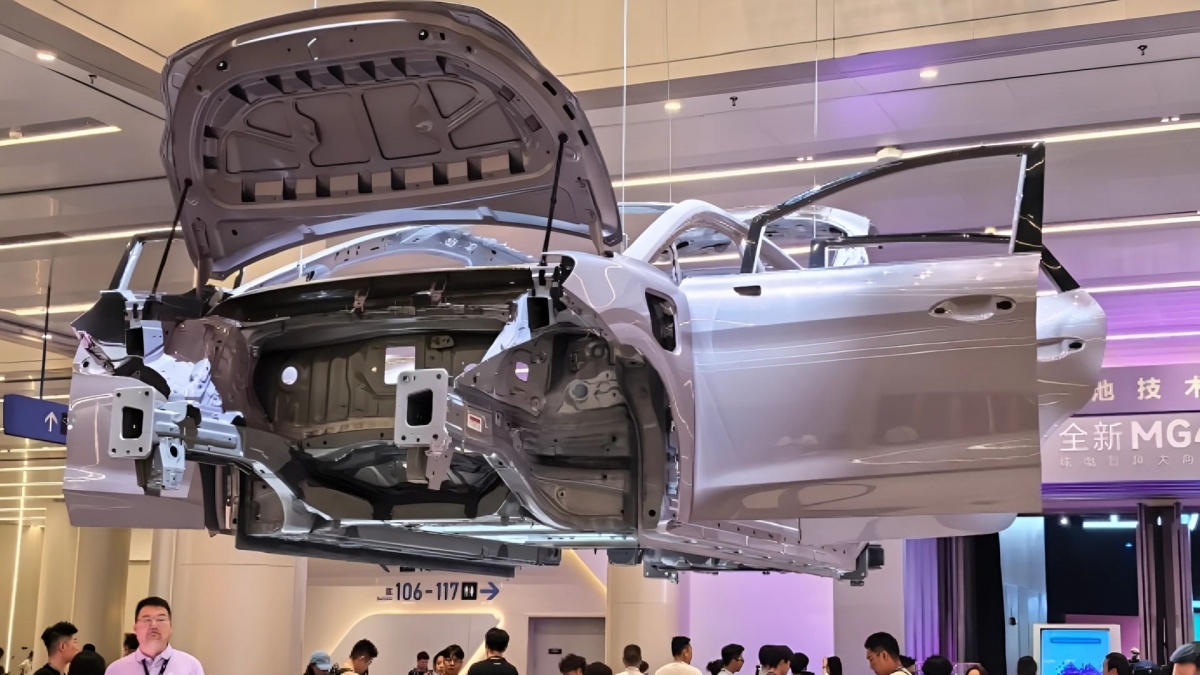 MG4 EV thế hệ mới vừa ra mắt với giá chỉ 247 triệu: Hatchback hạng B+ rẻ ngang một chiếc xe máy tay ga