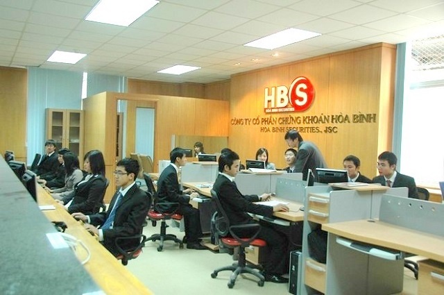 Tiếp vụ Chứng khoán Hòa Bình (HBS): Phong tỏa số dư 608 mã chứng khoán của 1.220 tài khoản cá nhân