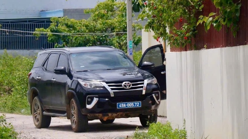 Cảnh sát khám xét trụ sở công ty mua bán nợ do ông Phùng Anh Tuấn làm Chủ tịch