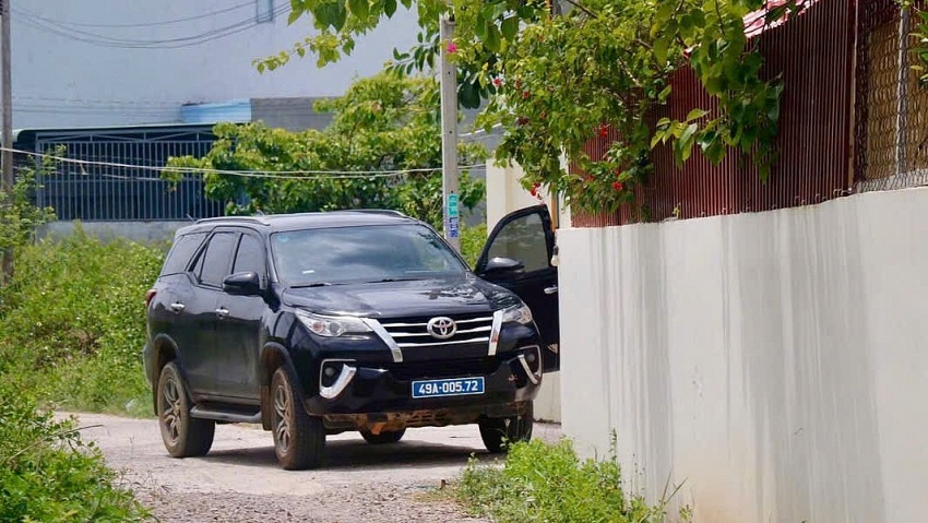 Cảnh sát khám xét trụ sở công ty mua bán nợ do ông Phùng Anh Tuấn làm Chủ tịch