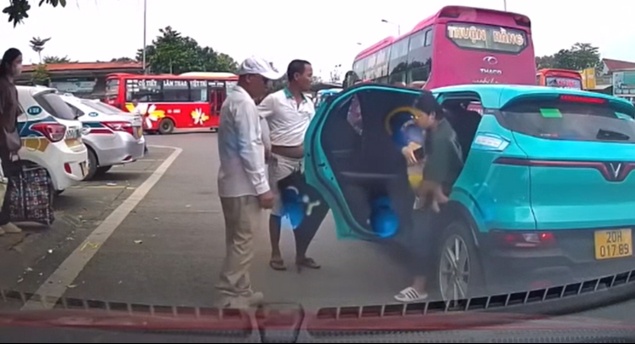 Vụ taxi truyền thống kéo khách khỏi xe công nghệ ở Bến xe Thái Nguyên: Chủ tịch đơn vị quản lý lên tiếng