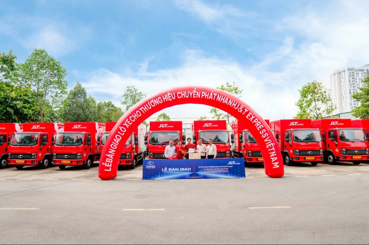 THACO AUTO bàn giao 315 xe tải cho hãng chuyển phát nhanh số một Đông Nam Á