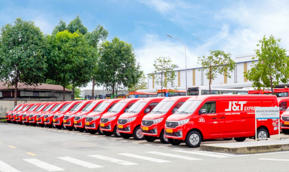 THACO AUTO bàn giao 315 xe tải cho hãng chuyển phát nhanh số một Đông Nam Á