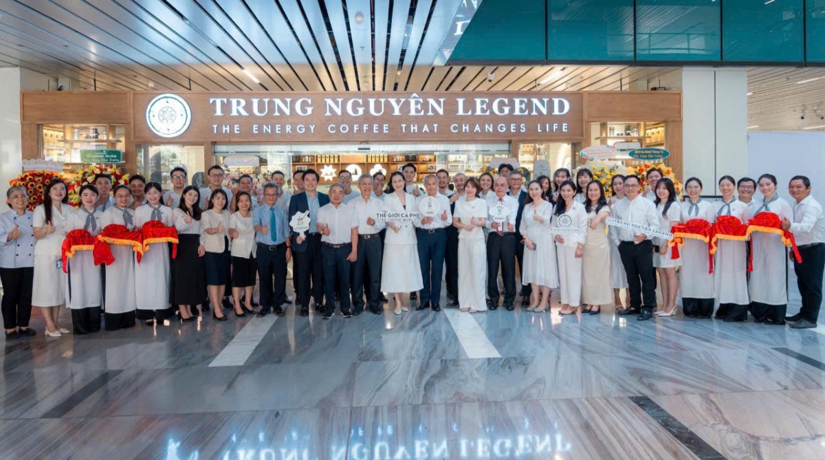 Ông Đặng Lê Nguyên Vũ chính thức khai trương cửa hàng Trung Nguyên Legend tại nhà ga T3 sân bay Tân Sơn Nhất