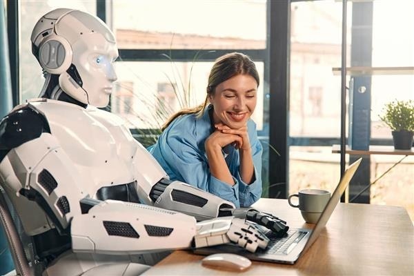 Hàng trăm ngàn người lao động mất việc trước AI, bạn cần làm ngay việc này để 'giữ ghế'